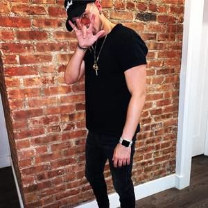 Meet your Posher, Johnny